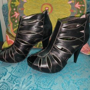 NEW Kenneth Cole Reaction peep toe leather booties